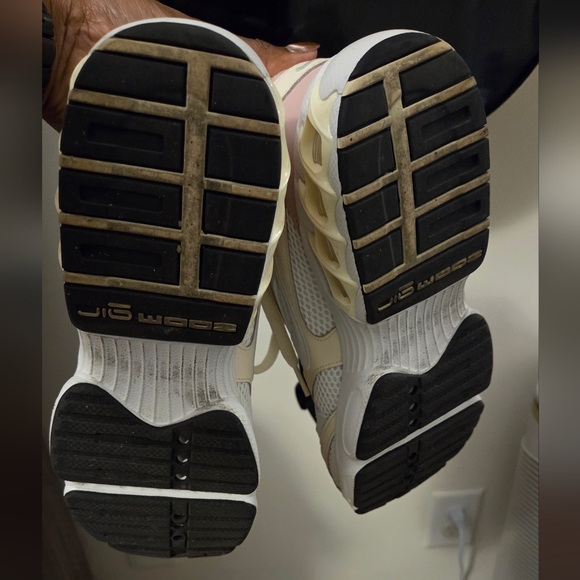 Nike Zoom Air Fire Women's White and Cream Sneakers - Picture 2 of 10